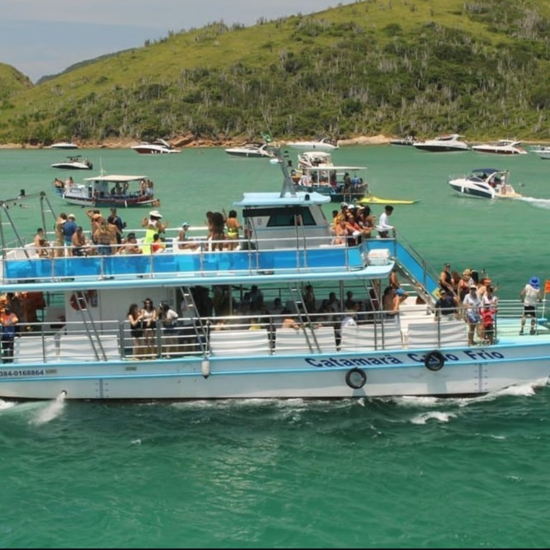 Passeio em Cabo Frio Catamarã